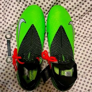 Men's Nike Phantom Vision Elite 2 Soccer Cleat